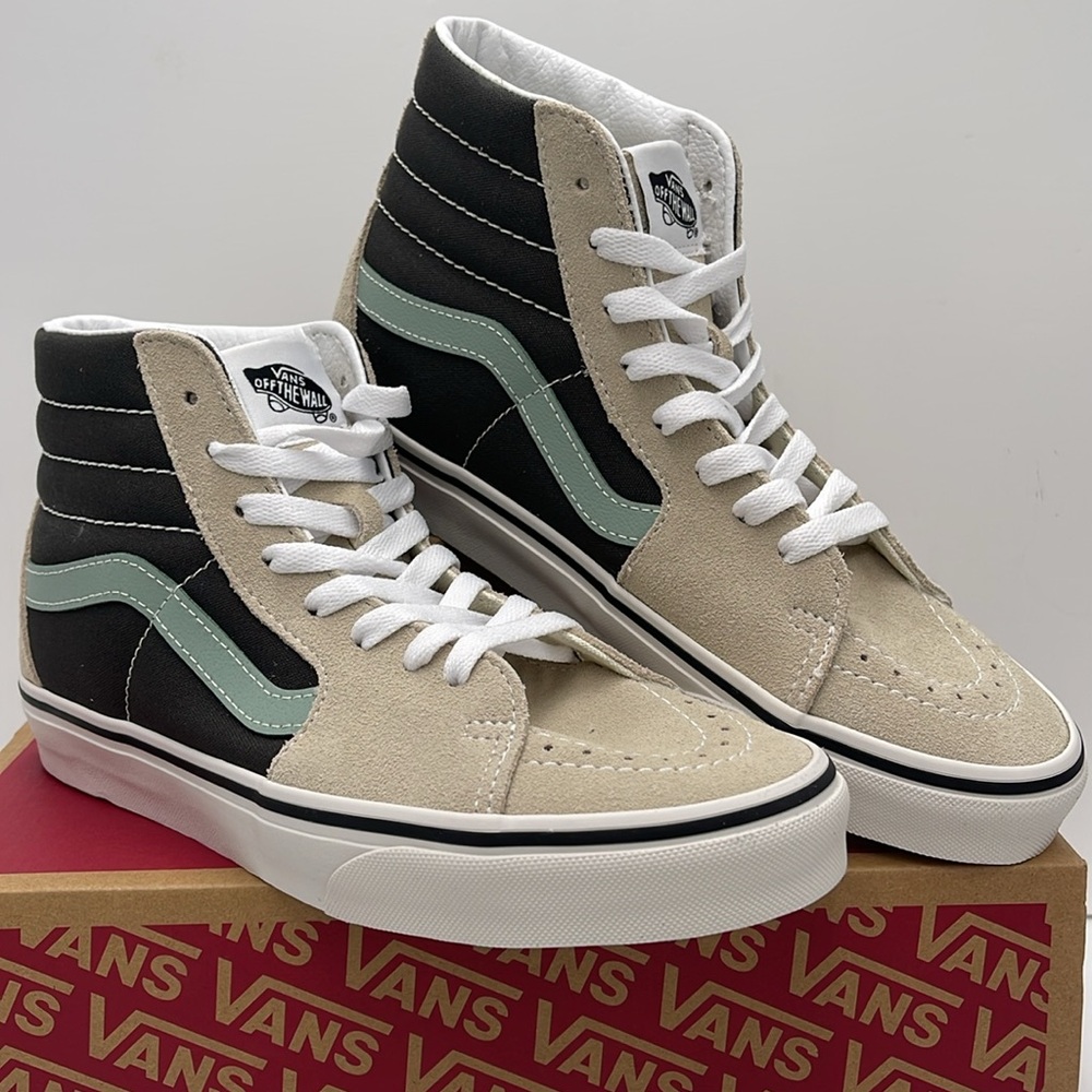 Vans WMNS Sk&-Hi Canvas Suede Pop Black Mu
VN000CMXBML
Sneakers - Picture 4 of 16